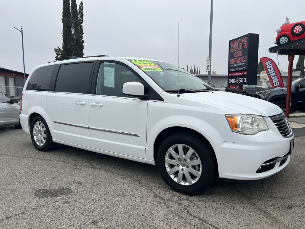 2014 Chrysler Town & Country Image 4