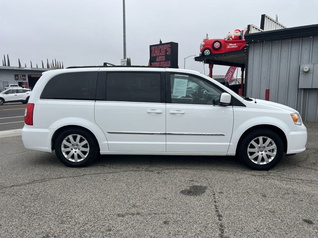 2014 Chrysler Town & Country Image 5