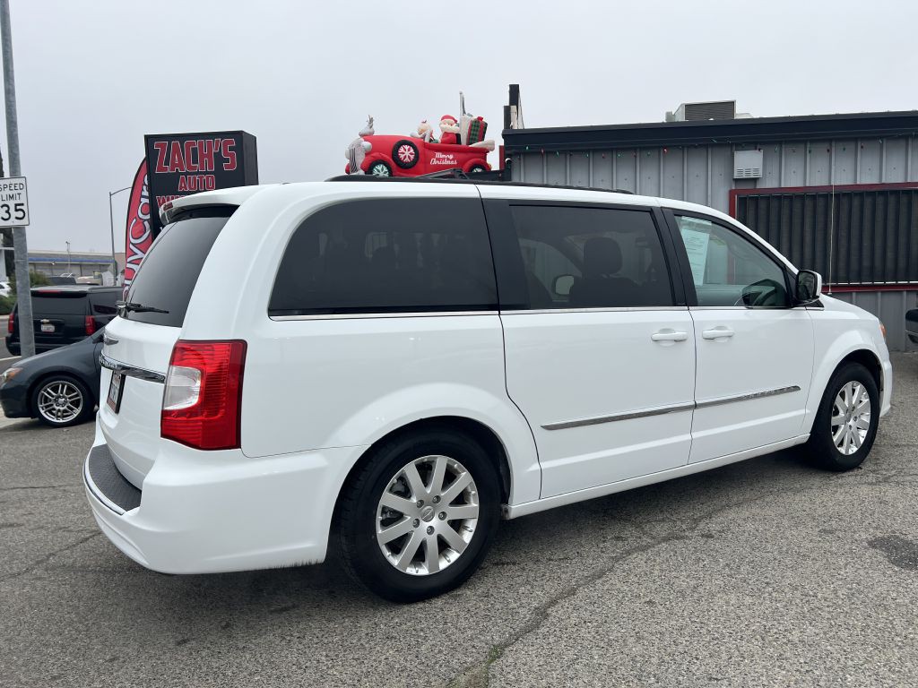 2014 Chrysler Town & Country Image 6