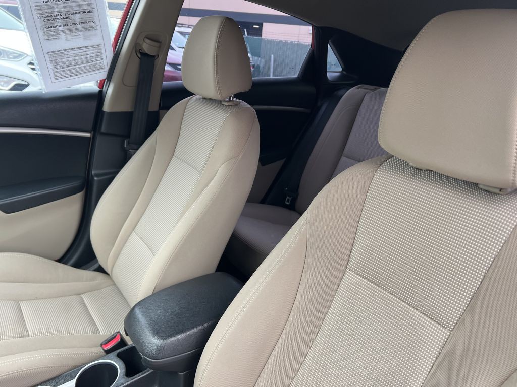 2016 Hyundai Elantra Image 9