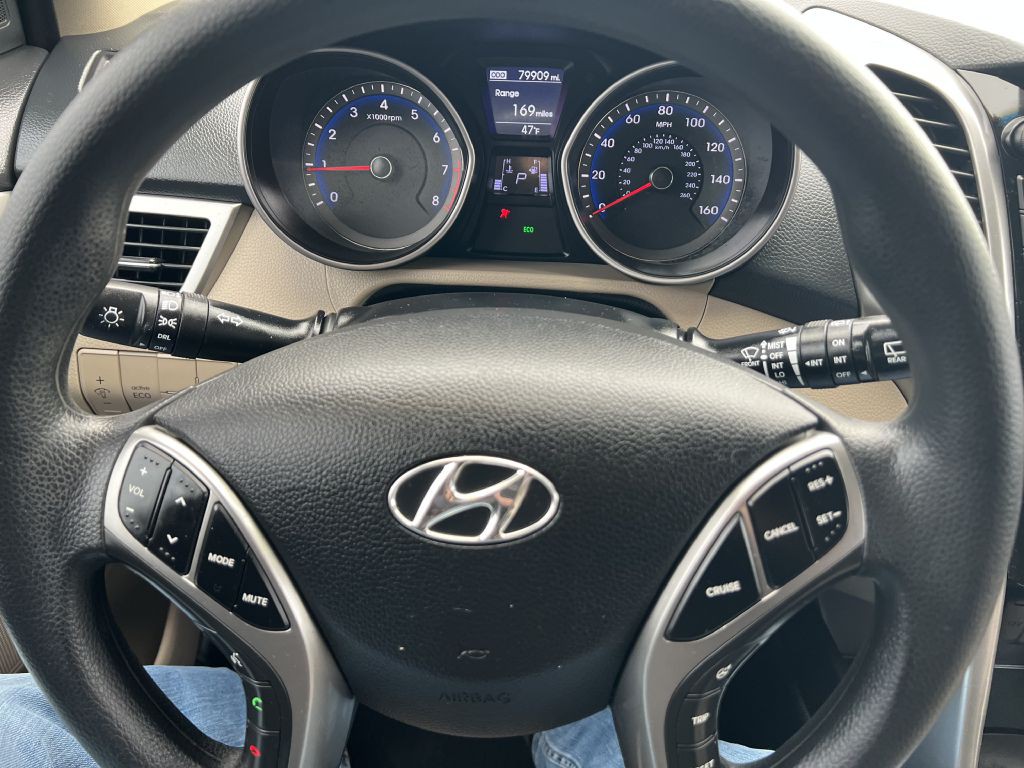 2016 Hyundai Elantra Image 11