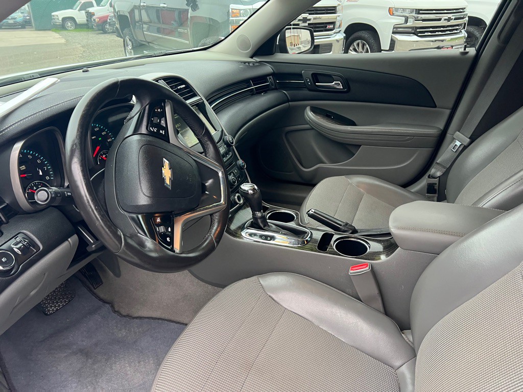 2015 Chevrolet Malibu Image 8