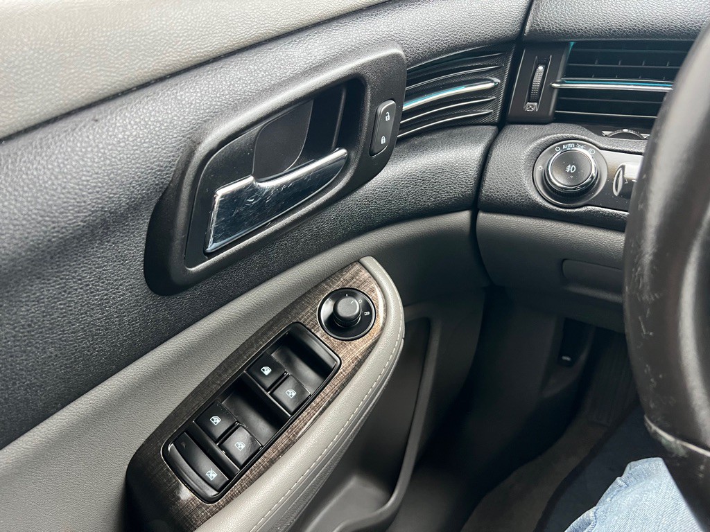 2015 Chevrolet Malibu Image 12