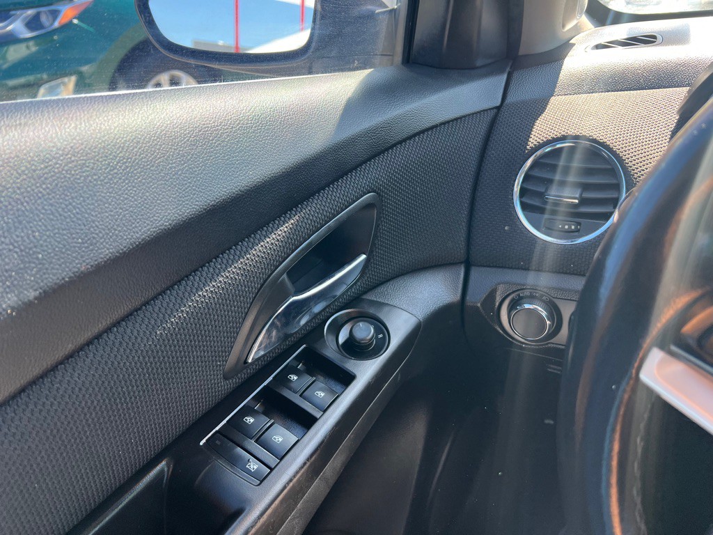 2014 Chevrolet Cruze Image 12