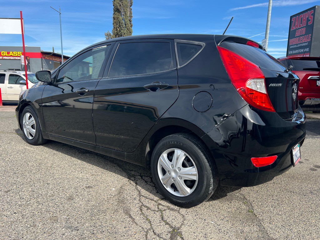 2017 Hyundai Accent Image 3