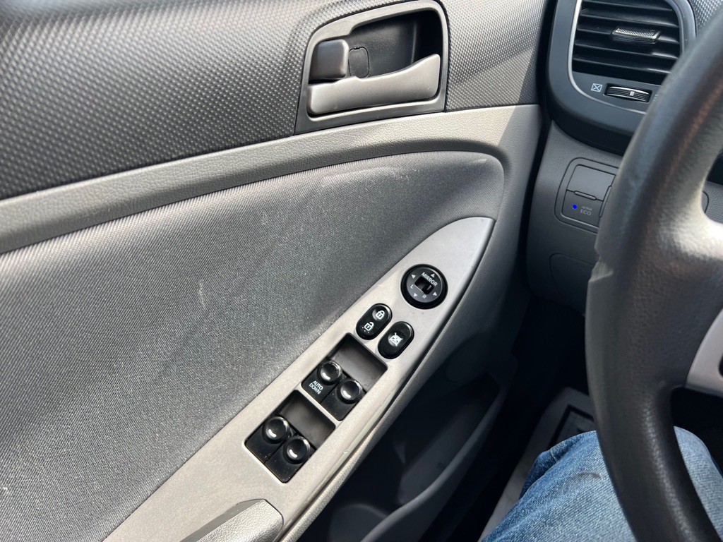 2017 Hyundai Accent Image 12