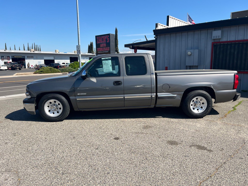2000 Chevrolet Silverado 1500 Image 2