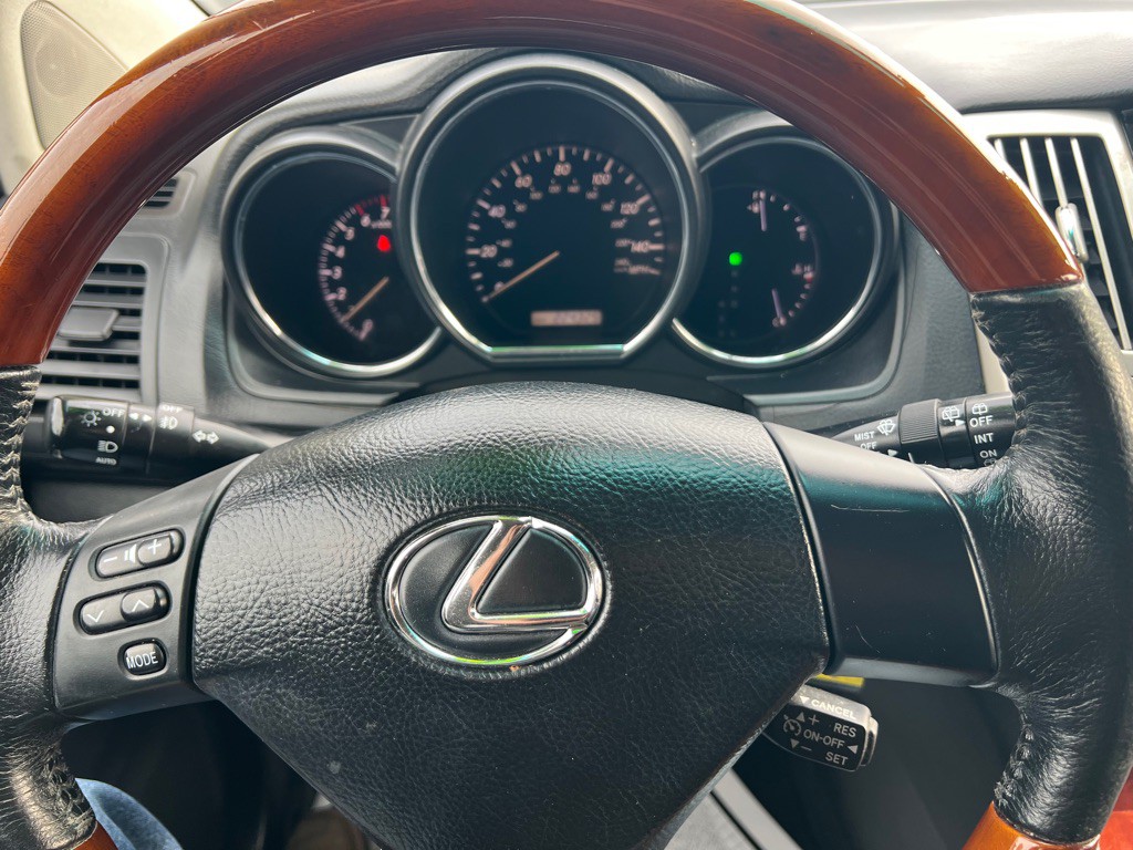 2004 Lexus RX Image 12