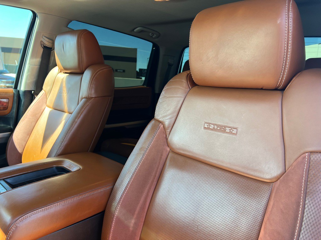 2015 Toyota Tundra Image 9