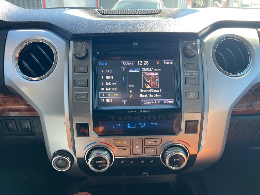 2015 Toyota Tundra Image 11