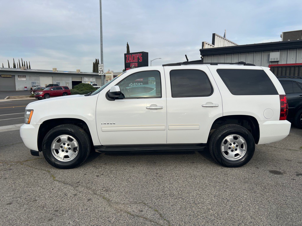 2011 Chevrolet Tahoe Image 2