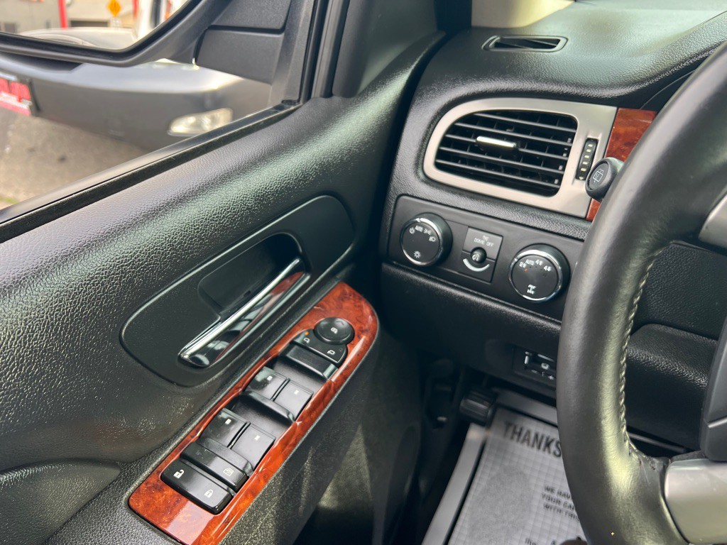 2011 Chevrolet Tahoe Image 12