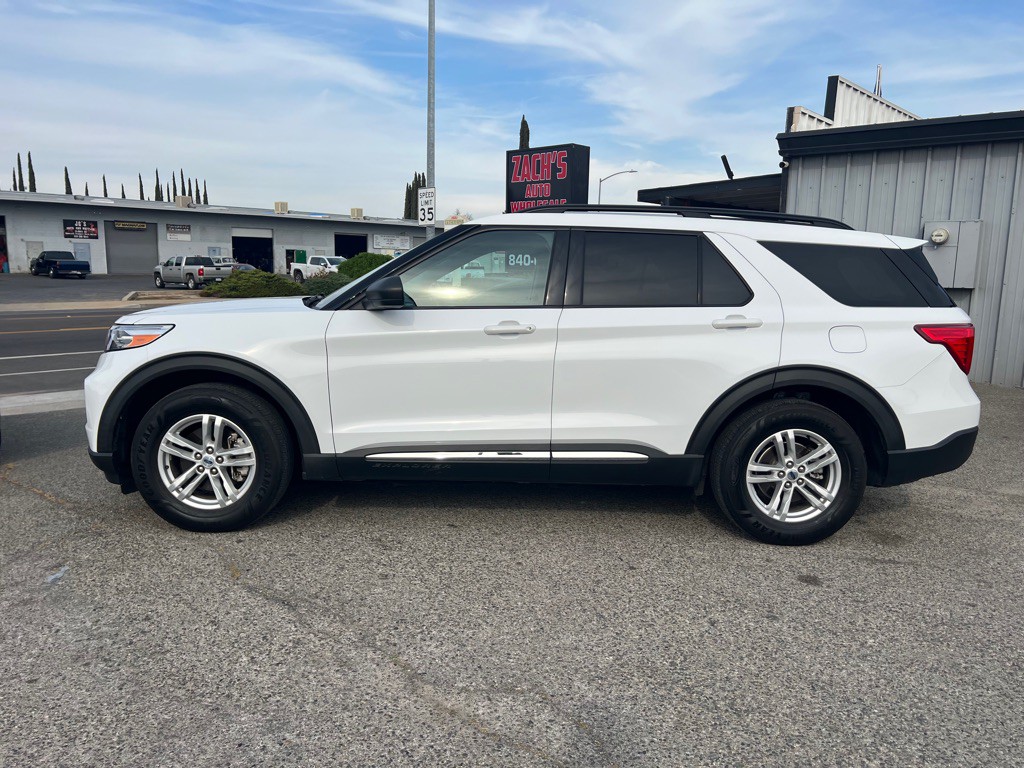2021 Ford Explorer Image 2