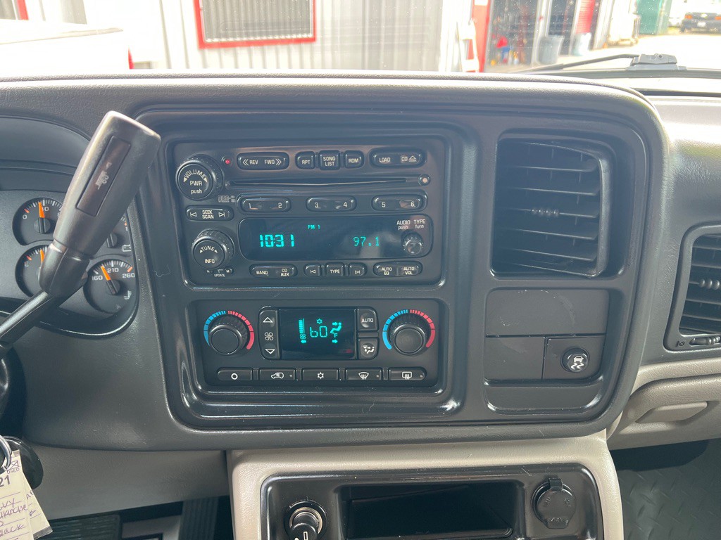 2005 Chevrolet Avalanche Image 11