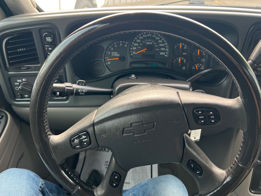 2005 Chevrolet Avalanche Image 12