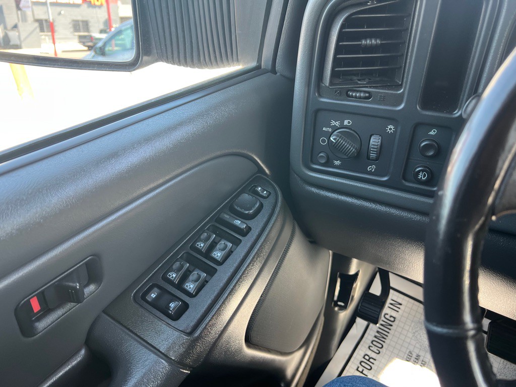 2005 Chevrolet Silverado 1500 Image 12