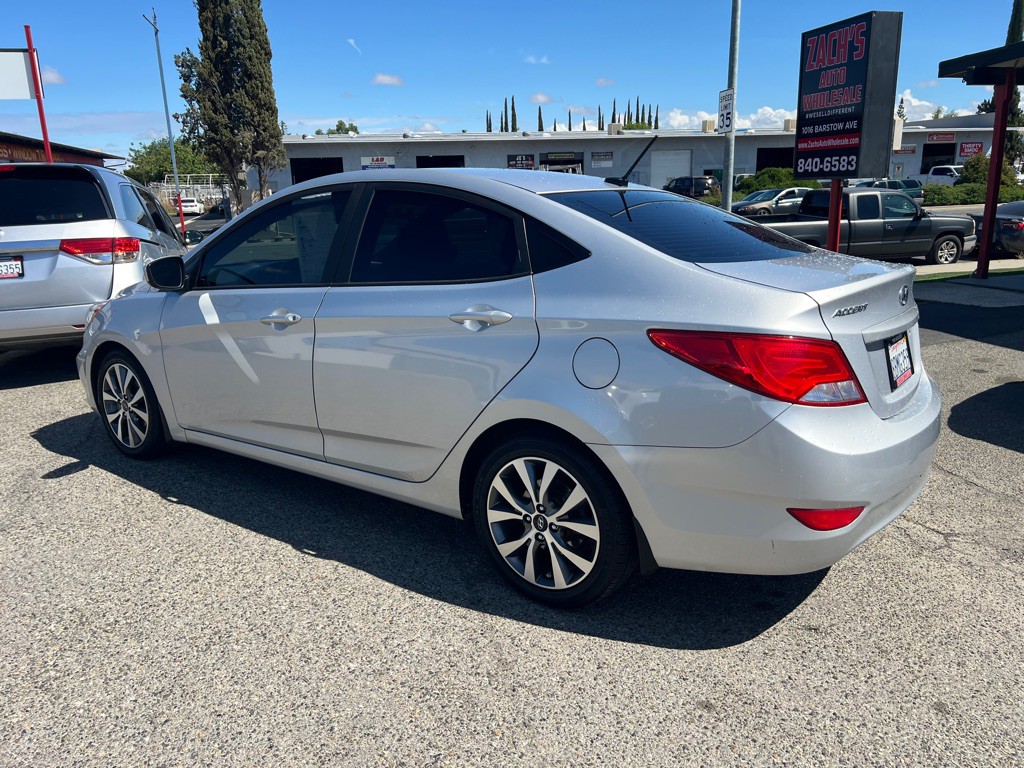 2017 Hyundai Accent Image 3