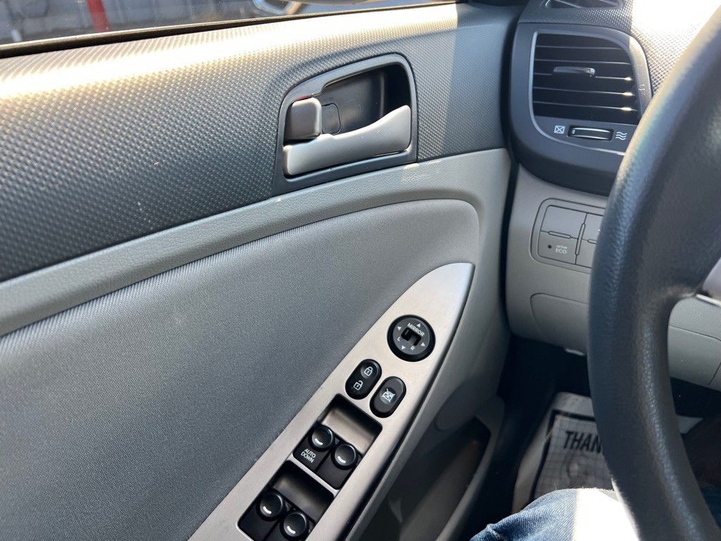 2017 Hyundai Accent Image 12