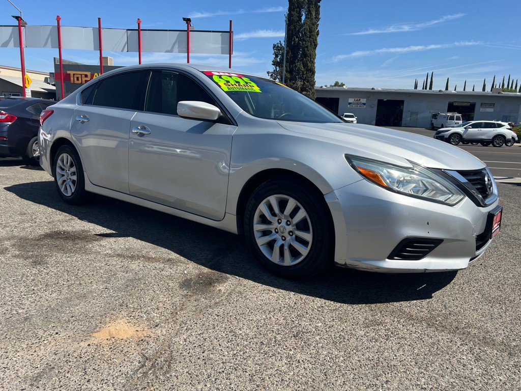 2017 Nissan Altima Image 4