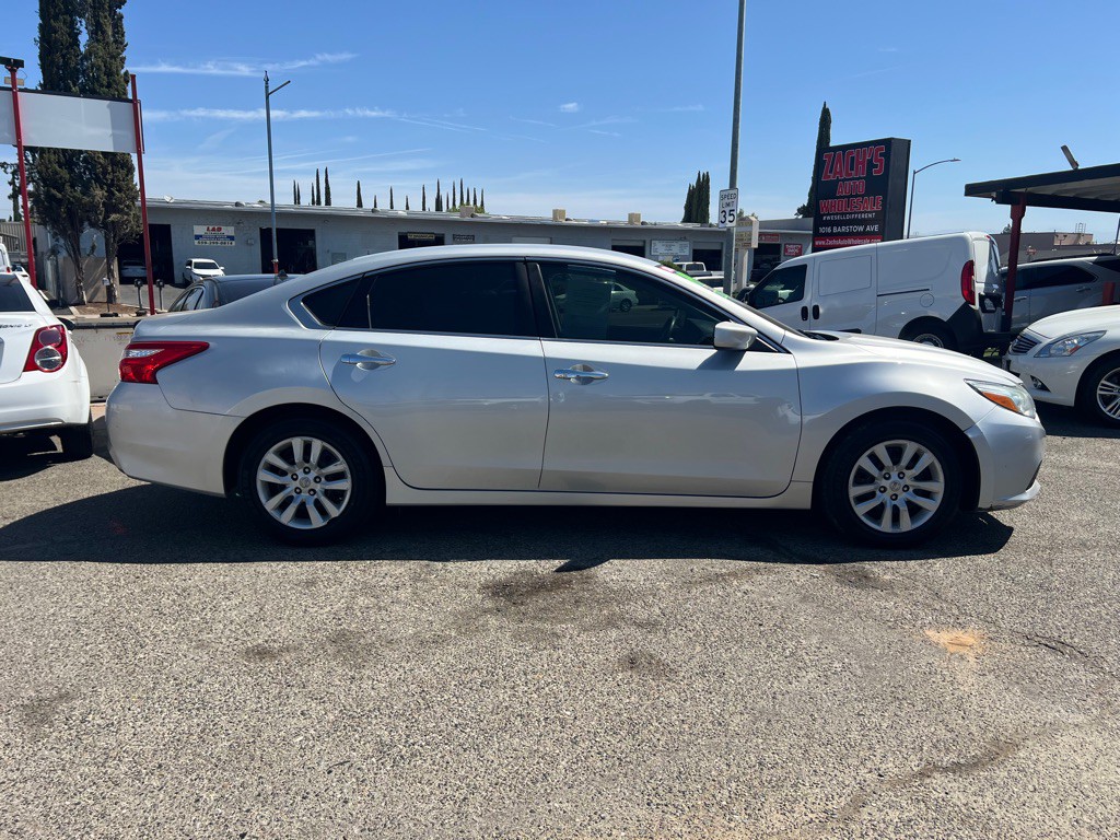 2017 Nissan Altima Image 5