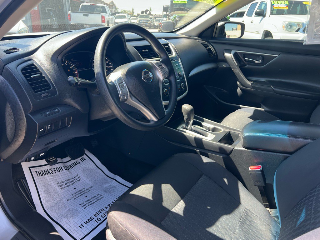 2017 Nissan Altima Image 8
