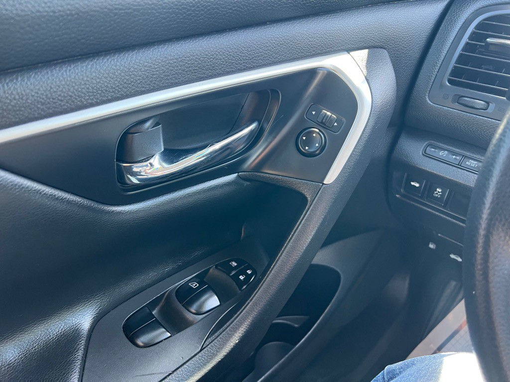 2017 Nissan Altima Image 12