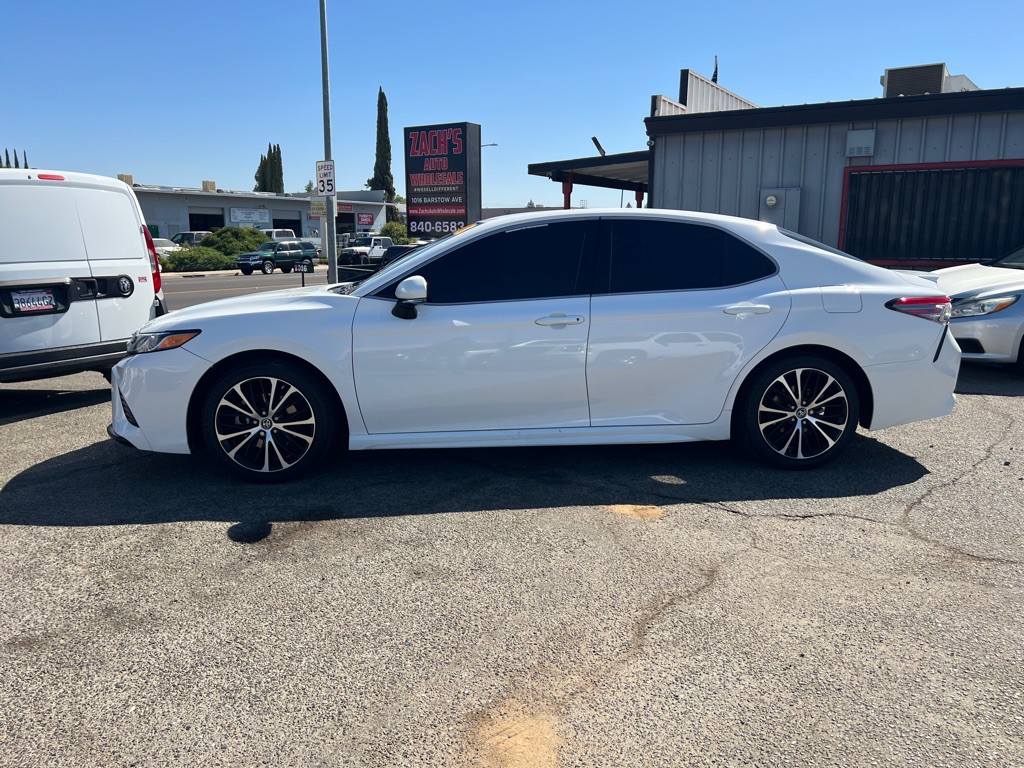 2018 Toyota Camry Image 2