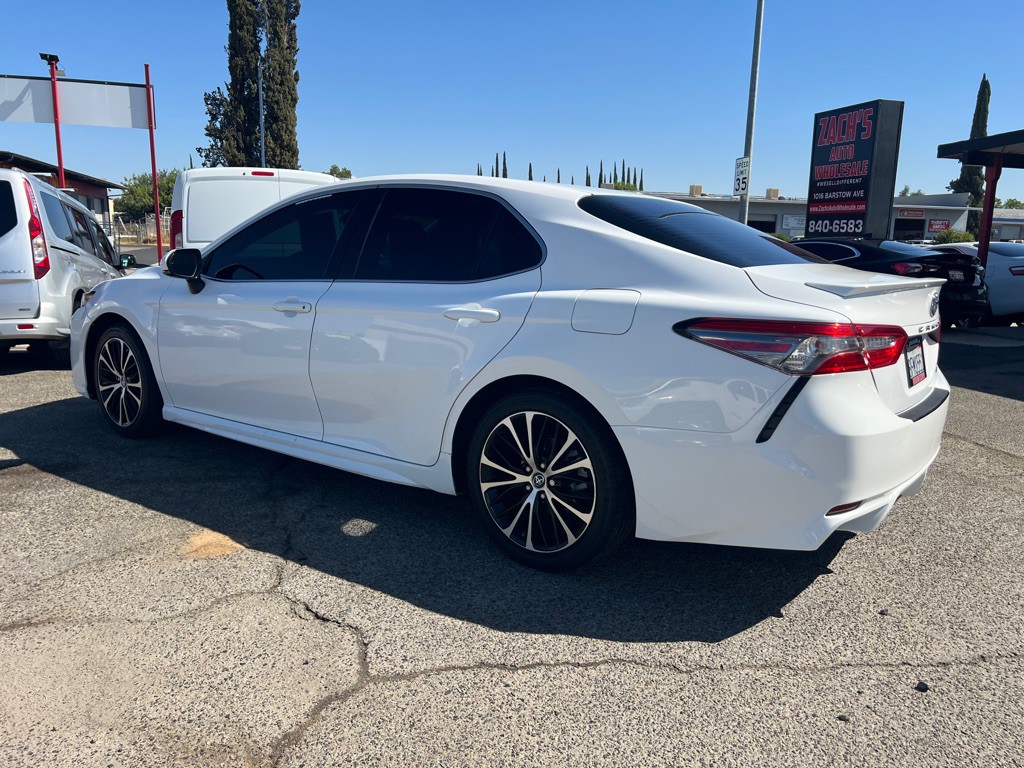 2018 Toyota Camry Image 3