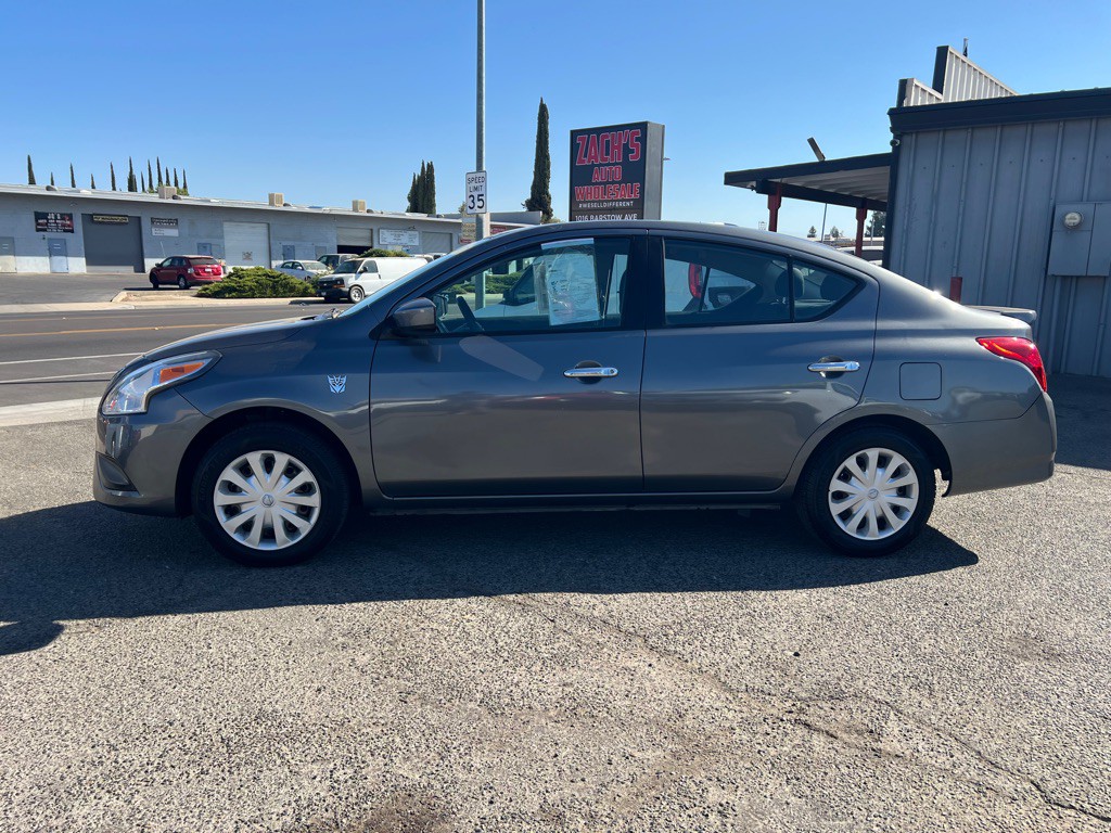 2017 Nissan Versa Image 2