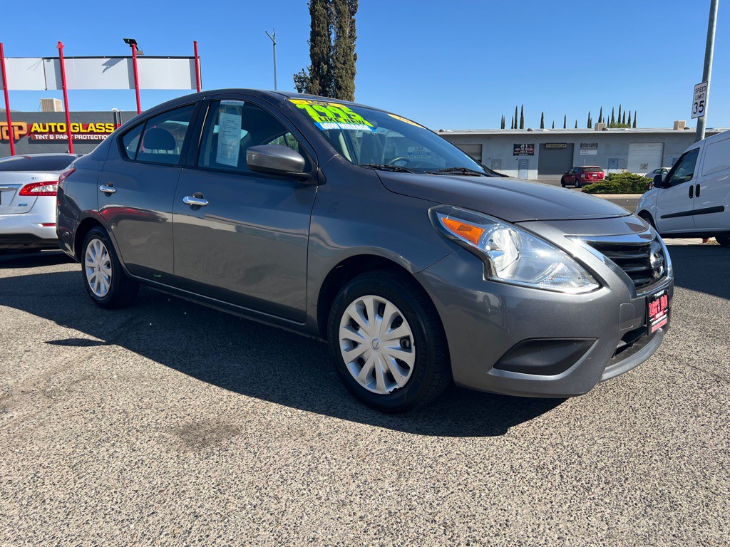 2017 Nissan Versa Image 4