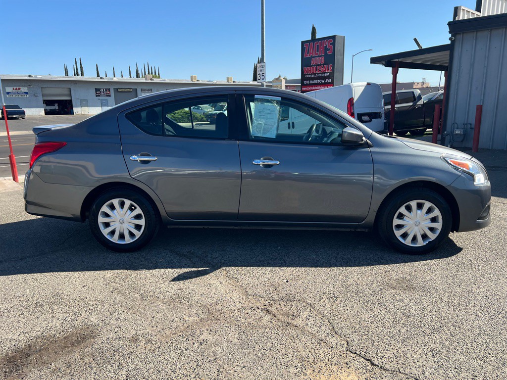 2017 Nissan Versa Image 5