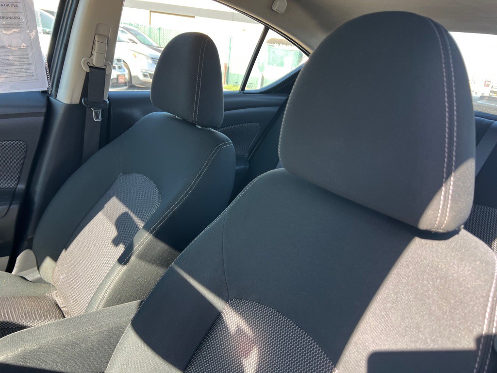2017 Nissan Versa Image 9