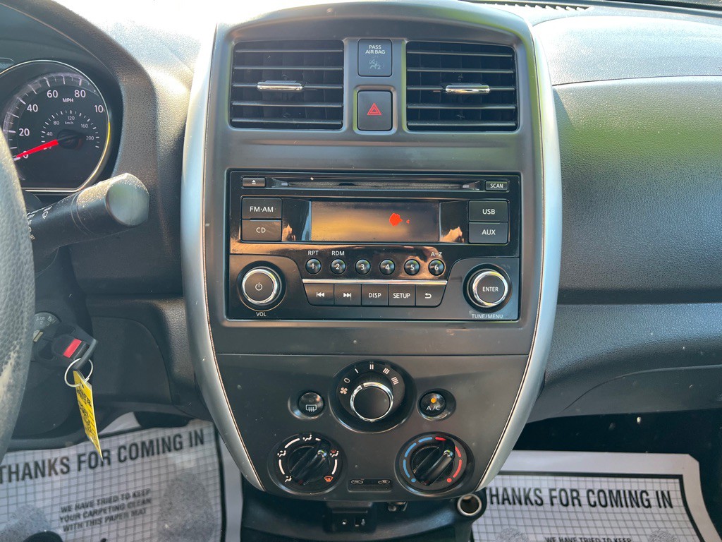 2017 Nissan Versa Image 10