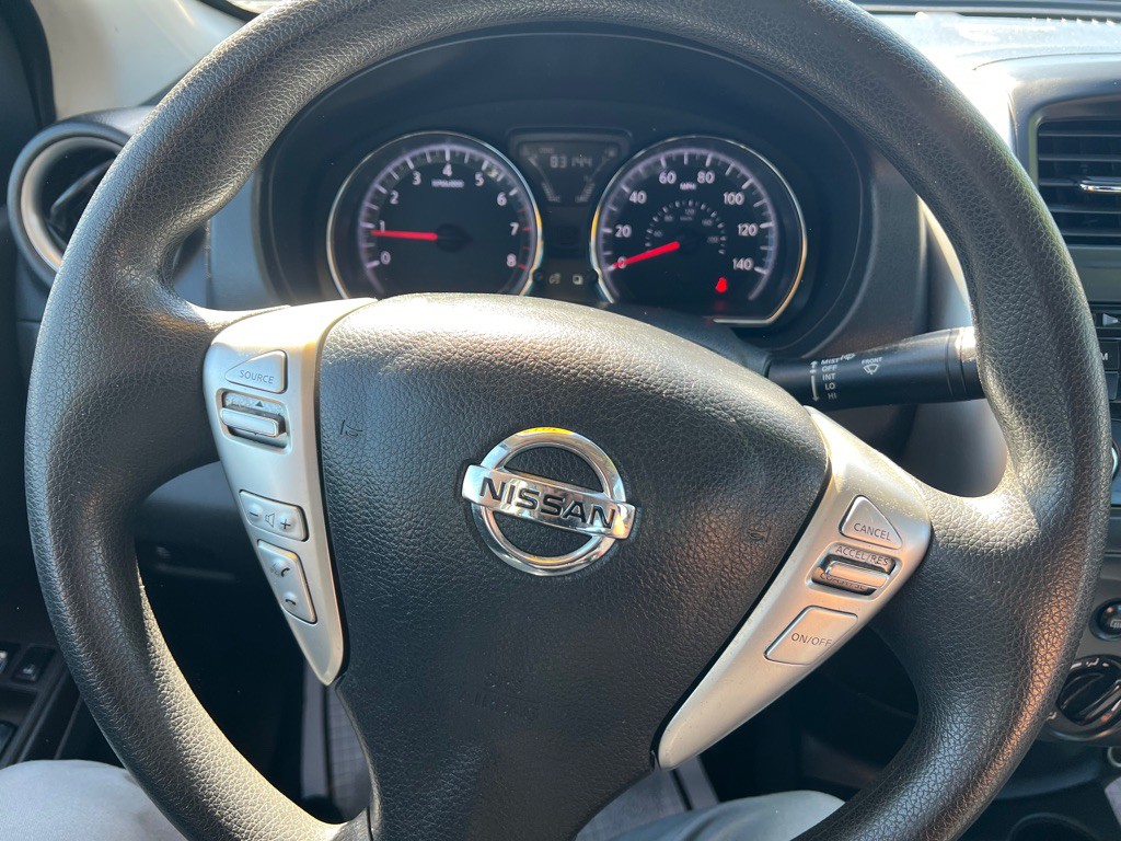 2017 Nissan Versa Image 11