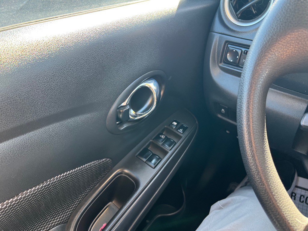 2017 Nissan Versa Image 12