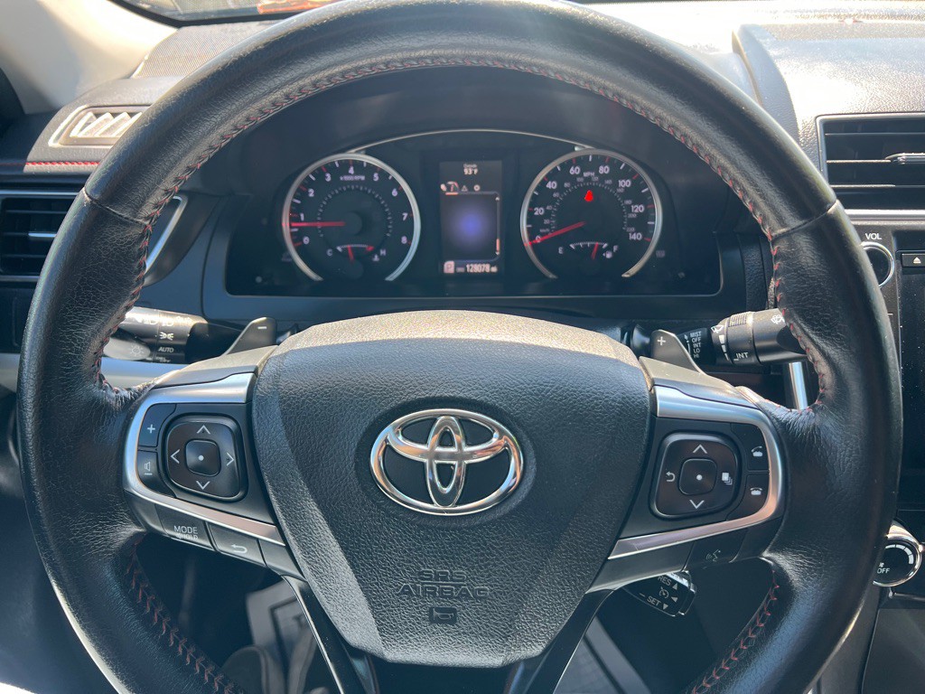 2015 Toyota Camry Image 11