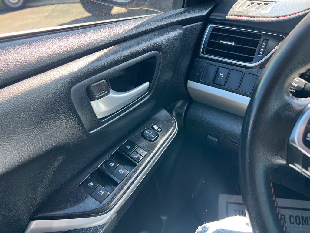 2015 Toyota Camry Image 12
