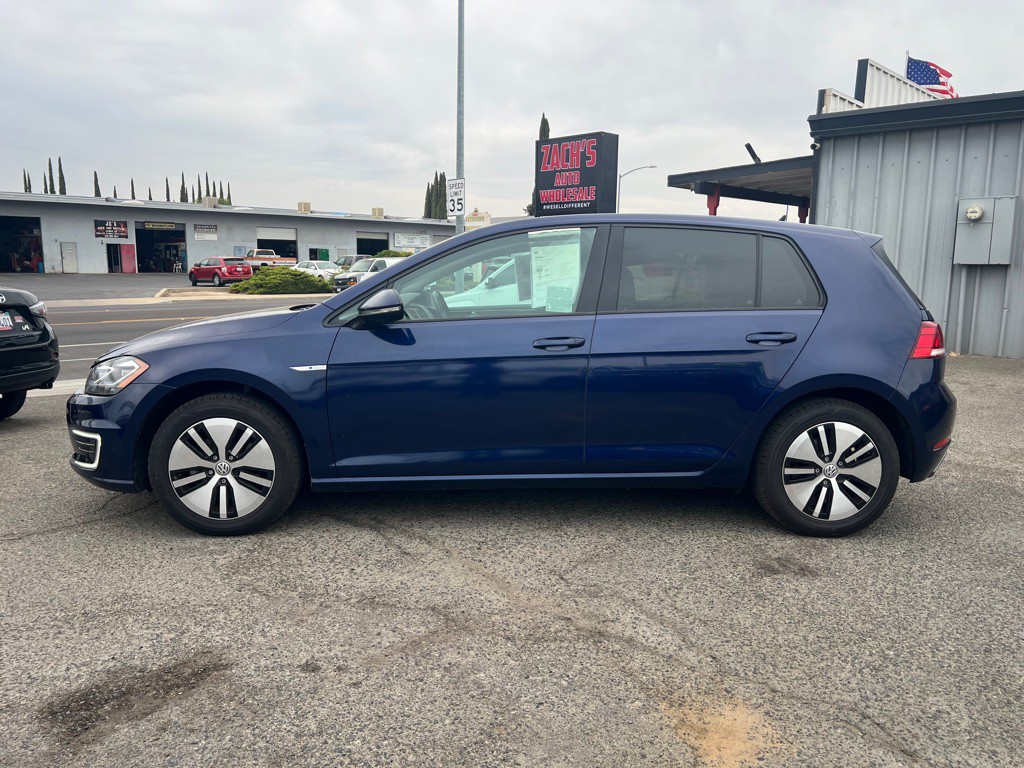 2018 Volkswagen Golf Image 2