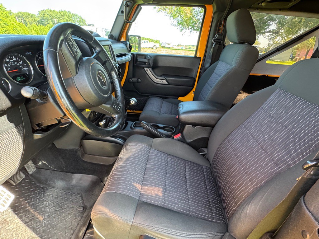 2012 Jeep Wrangler Image 8