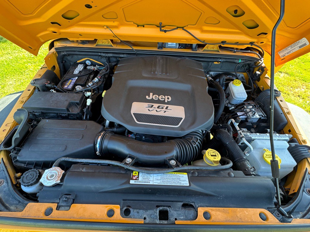 2012 Jeep Wrangler Image 11