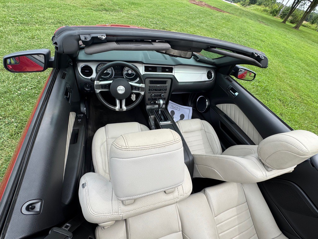 2012 Ford Mustang Image 11