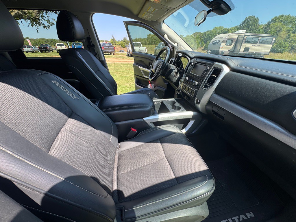 2019 Nissan Titan Image 9