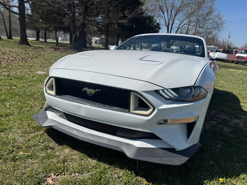 2021 Ford Mustang Image 2