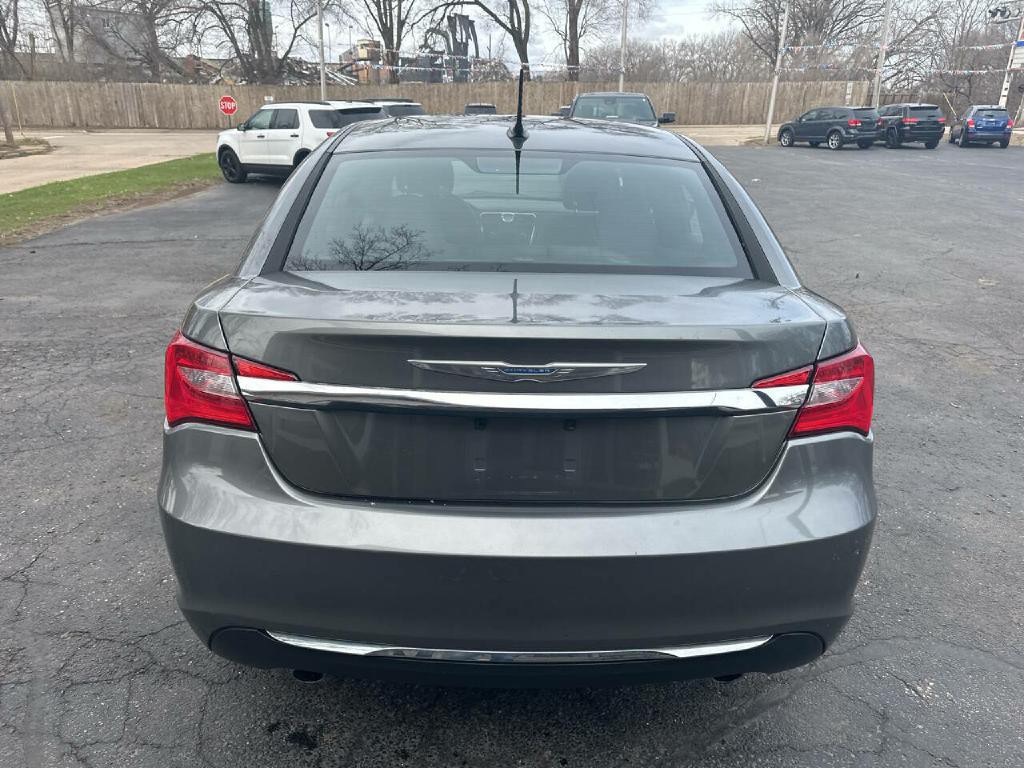 2013 Chrysler 200 Image 5