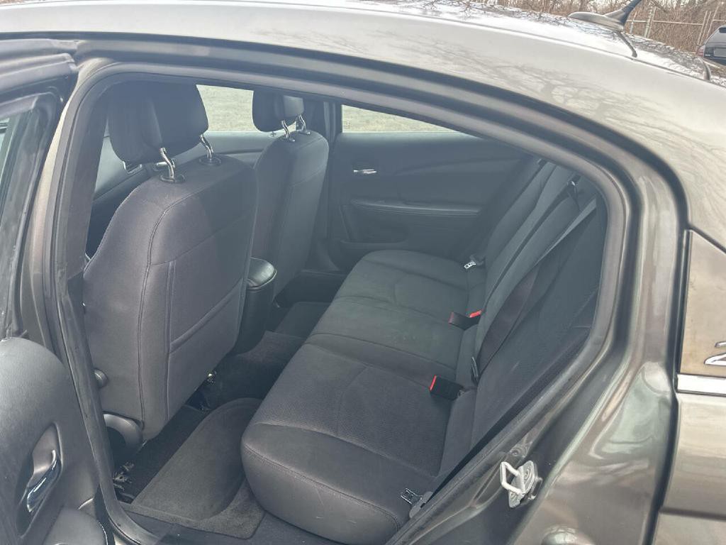 2013 Chrysler 200 Image 12