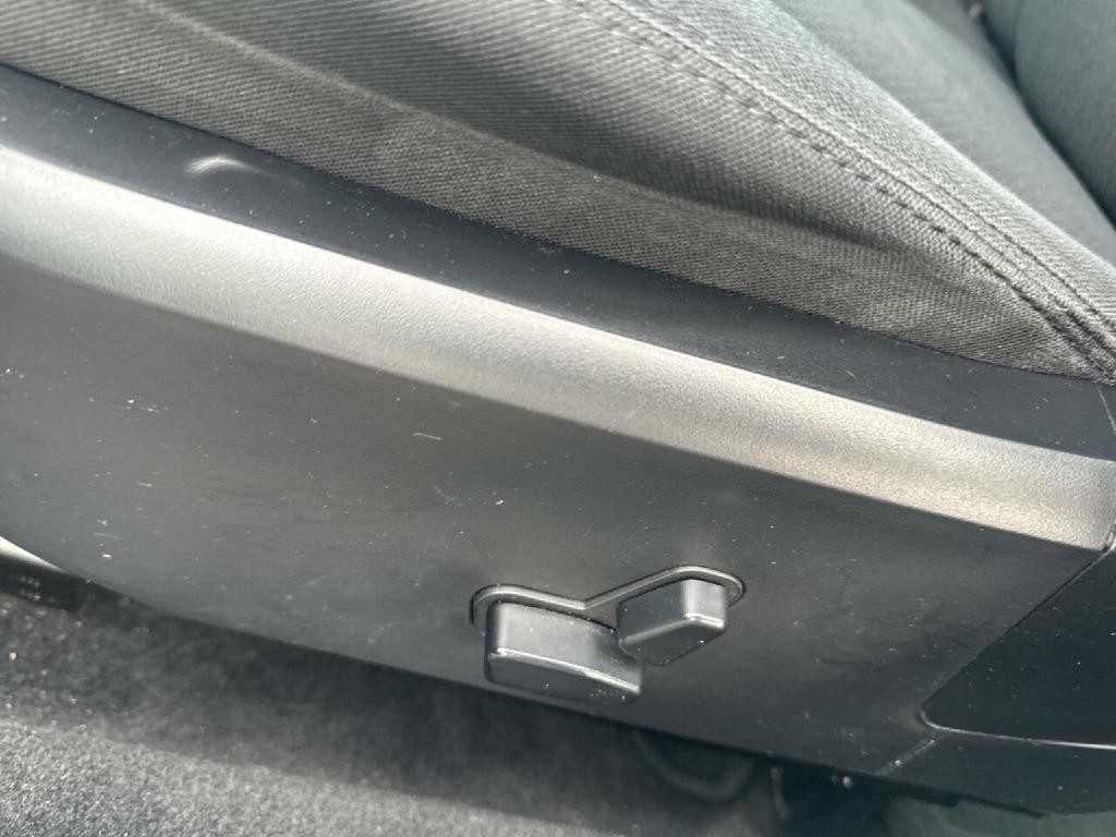 2013 Chrysler 200 Image 14