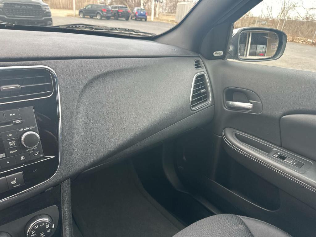 2013 Chrysler 200 Image 15