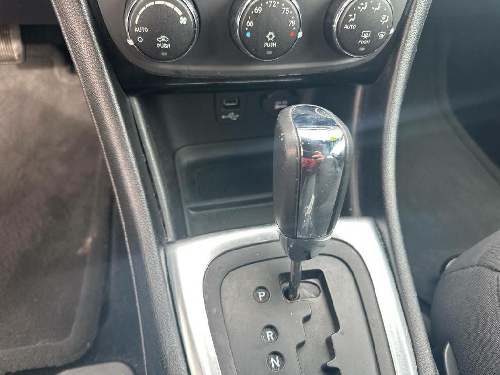 2013 Chrysler 200 Image 17