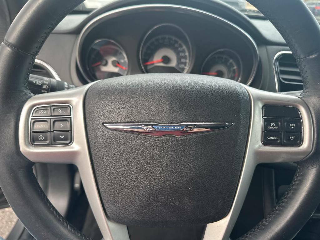 2013 Chrysler 200 Image 20