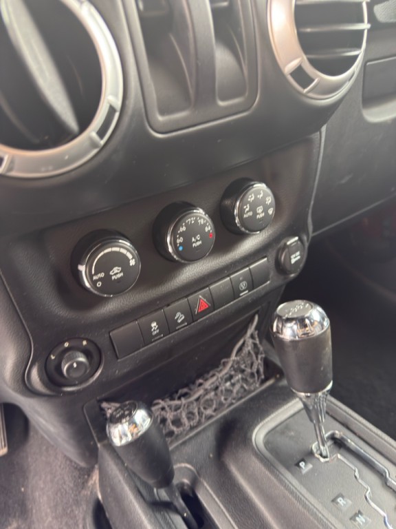 2013 Jeep Wrangler Image 12